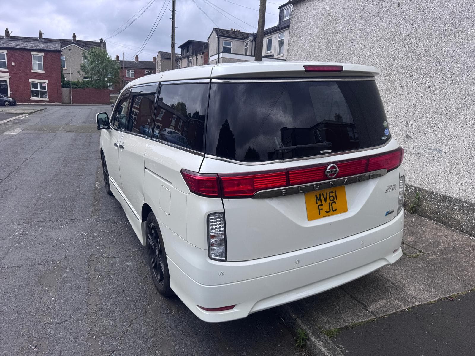 Nissan Elgrand (2011) thumbnail 5